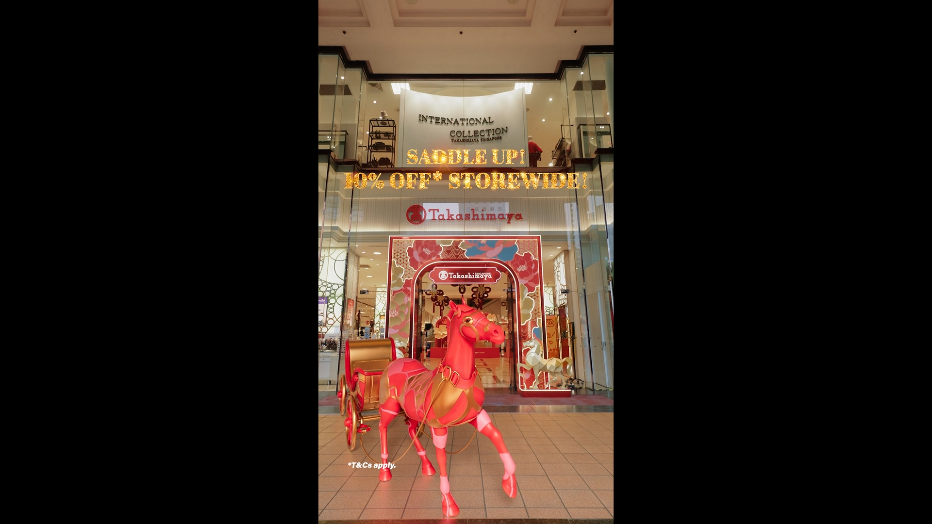 Pink horse at the Takashimaya entrance for the 10% off storewide campaign